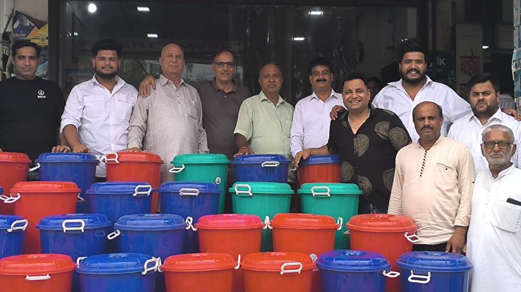 New initiative of cleanliness drive in Gandhi Market 60 dustbins installed